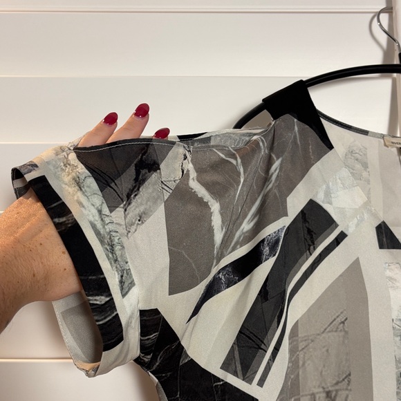 River Island lightweight Abstract Geometric Tunic Top - Picture 4 of 7